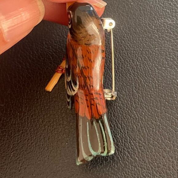 Vintage Hand Carved Genuine Auth. Takahashi Robin Bird Brooch Pin .Signed (K.T.) - Picture 4 of 10
